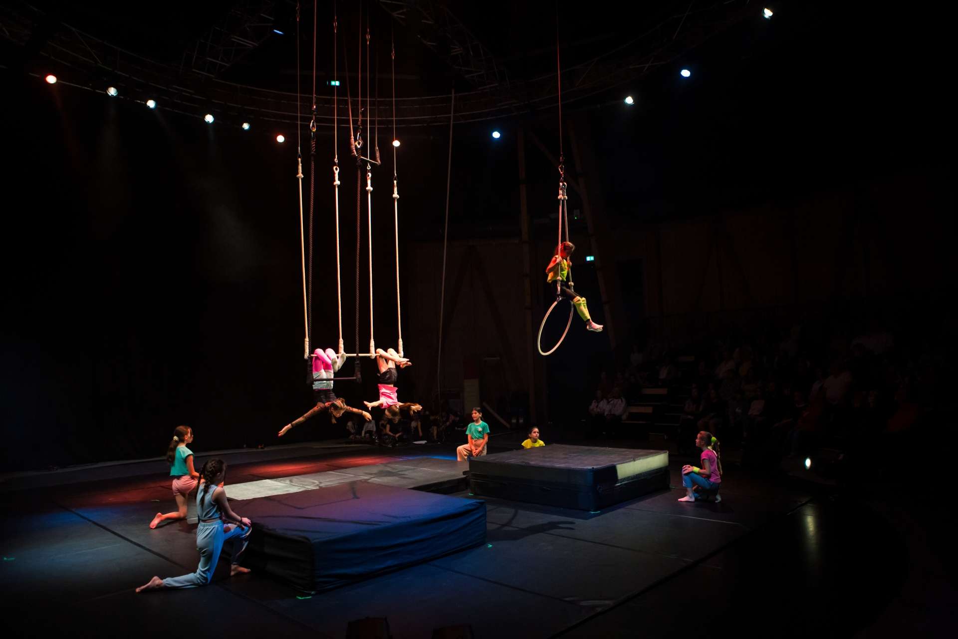 Les élèves présentent leur spectacle de cirque