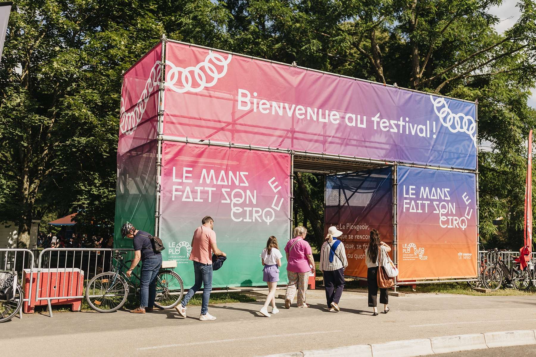 L'arche à l'entrée du festival